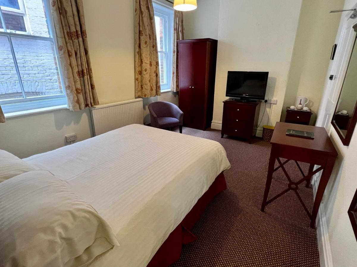 Calverts Hotel - Newport, Isle Of Wight 外观 照片