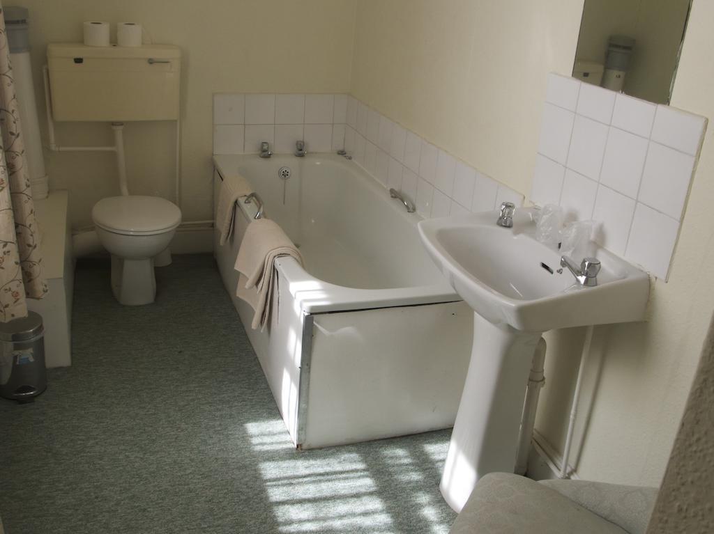Calverts Hotel - Newport, Isle Of Wight 客房 照片