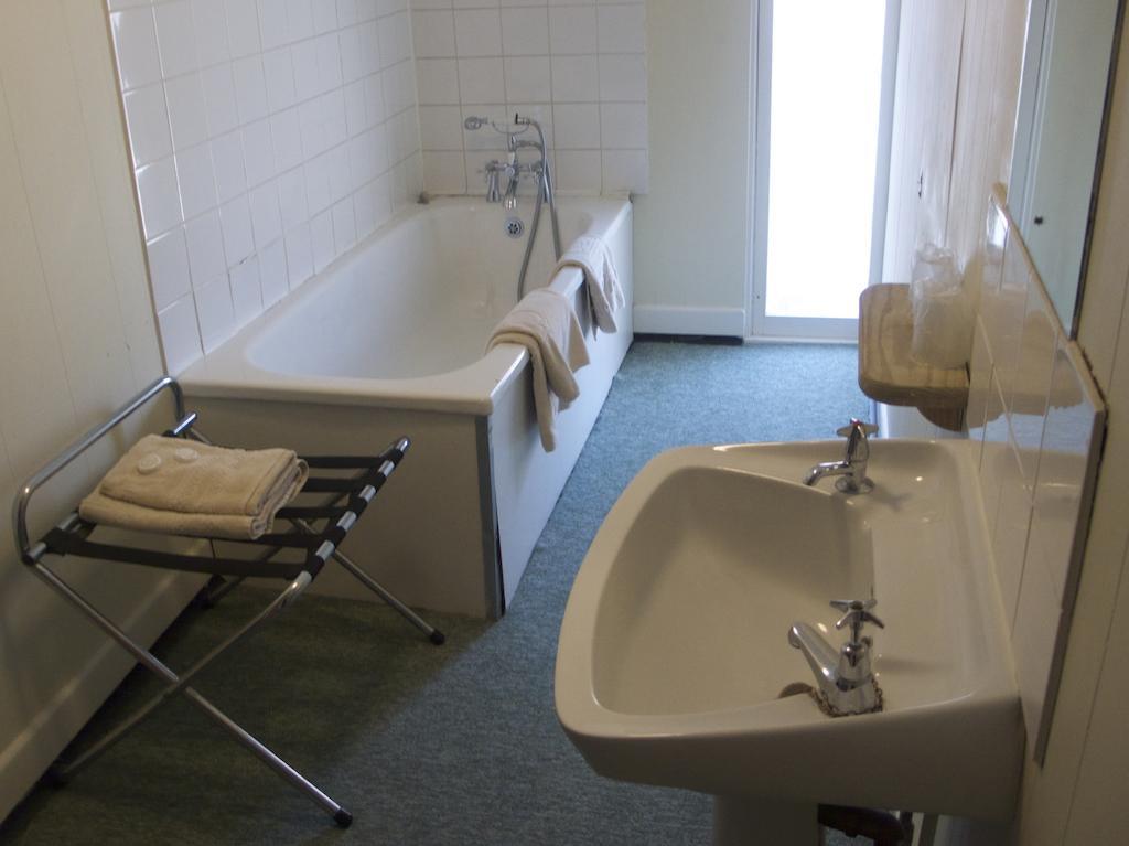Calverts Hotel - Newport, Isle Of Wight 客房 照片